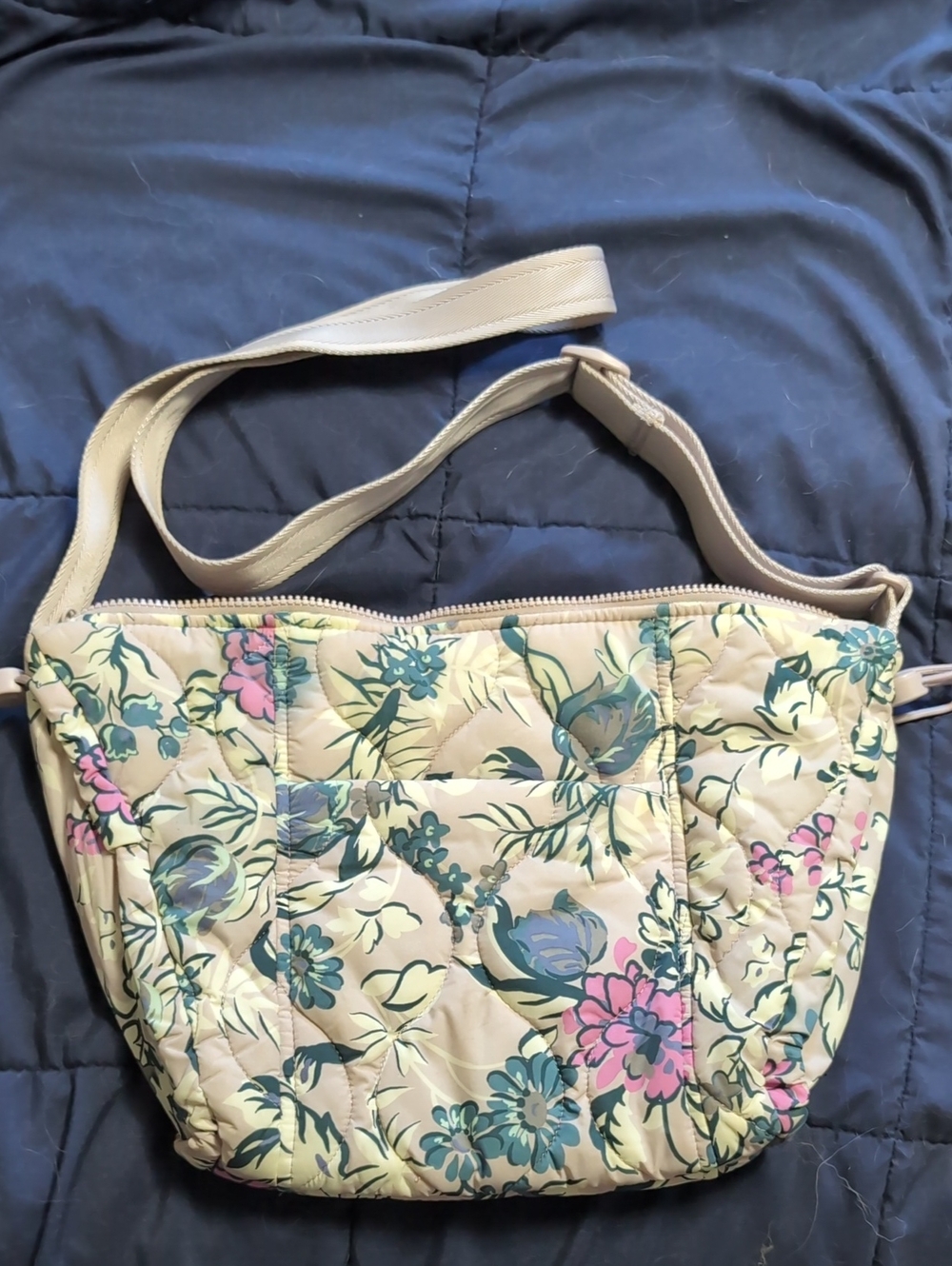 Vera Bradley Featherweight Crossbody In Fresh-Cut Floral Lavender!